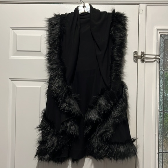 Faux fur trim knit vest  Wear 2 ways- One Size - Picture 1 of 7